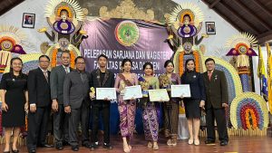 Read more about the article Mira Cahyani dan Rai Putri Kartika Sari Jadi Lulusan Terbaik FBS UPMI Bali