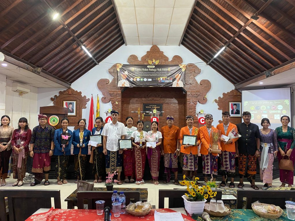 Universitas PGRI Mahadewa Indonesia Gelar Bulan Bahasa Bali dengan Lomba Cerdas Cermat dan Nyurat Aksara Bali