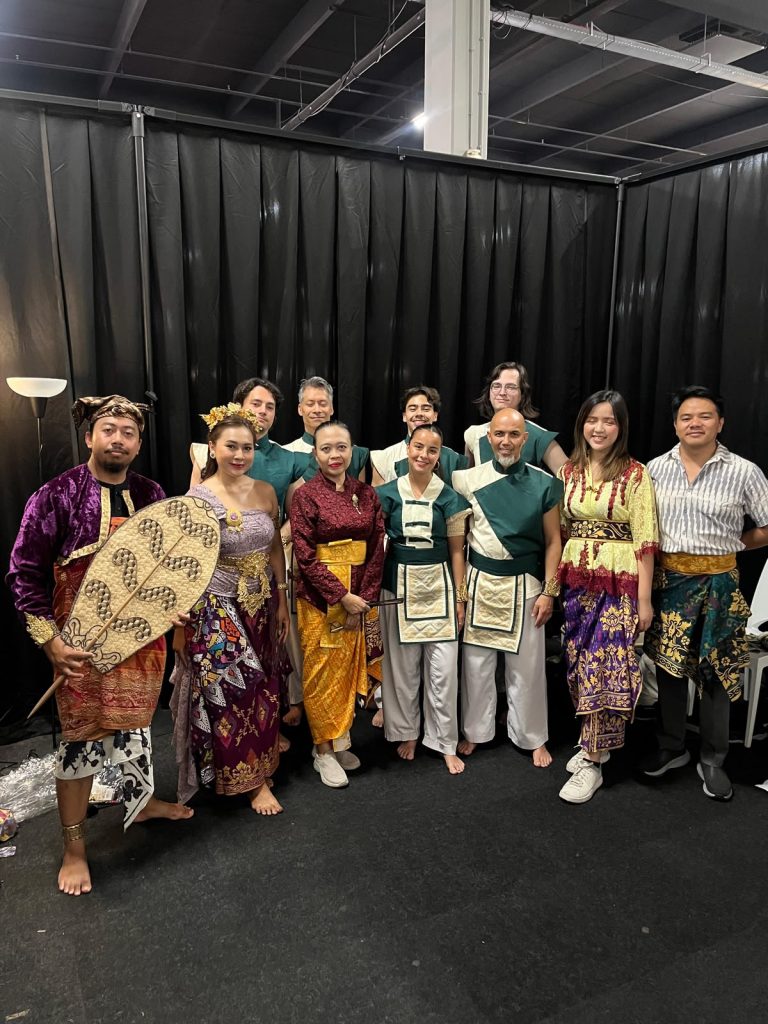 Dosen Fakultas Bahasa dan Seni Universitas PGRI Mahadewa Indonesia Terima Undangan Pentas dan Workshop Seni di Belgia, Brussel, dan UNESCO Paris