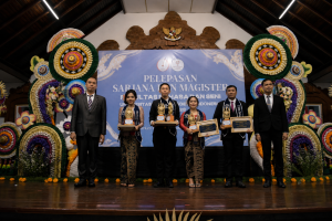 Read more about the article Lepas 67 Calon Wisudawan, Dekan FBS Ingatkan Jangan Jadi “Sarjana Kertas”